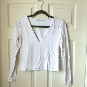 Abercrombie & fitch cropped v-neck long sleeve tee